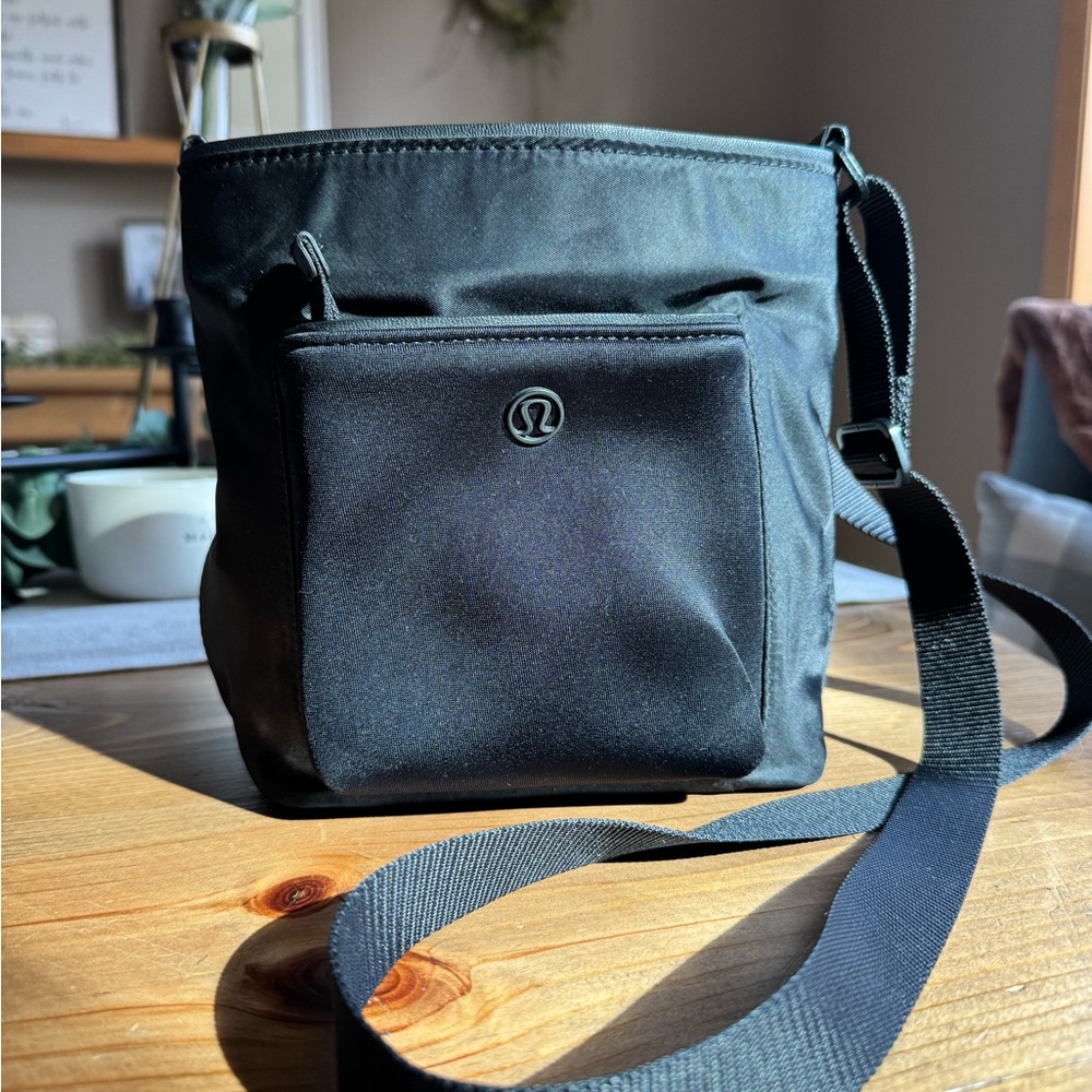 Lululemon Crossbody Drawstring Bucket Bag